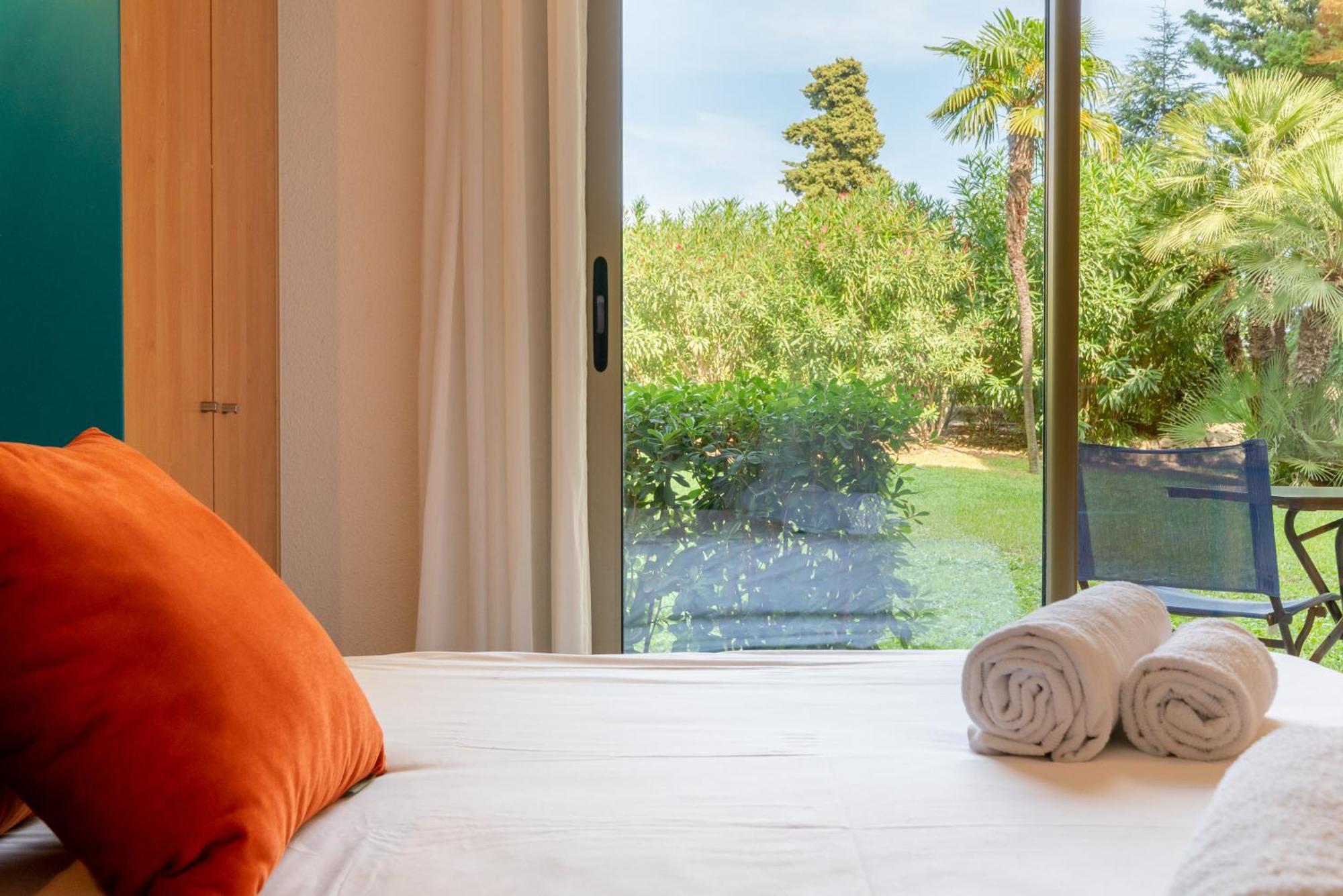 Les 15 Pins & La Mer -Your Green Getaway Near Sea & Beach Антиб Екстериор снимка