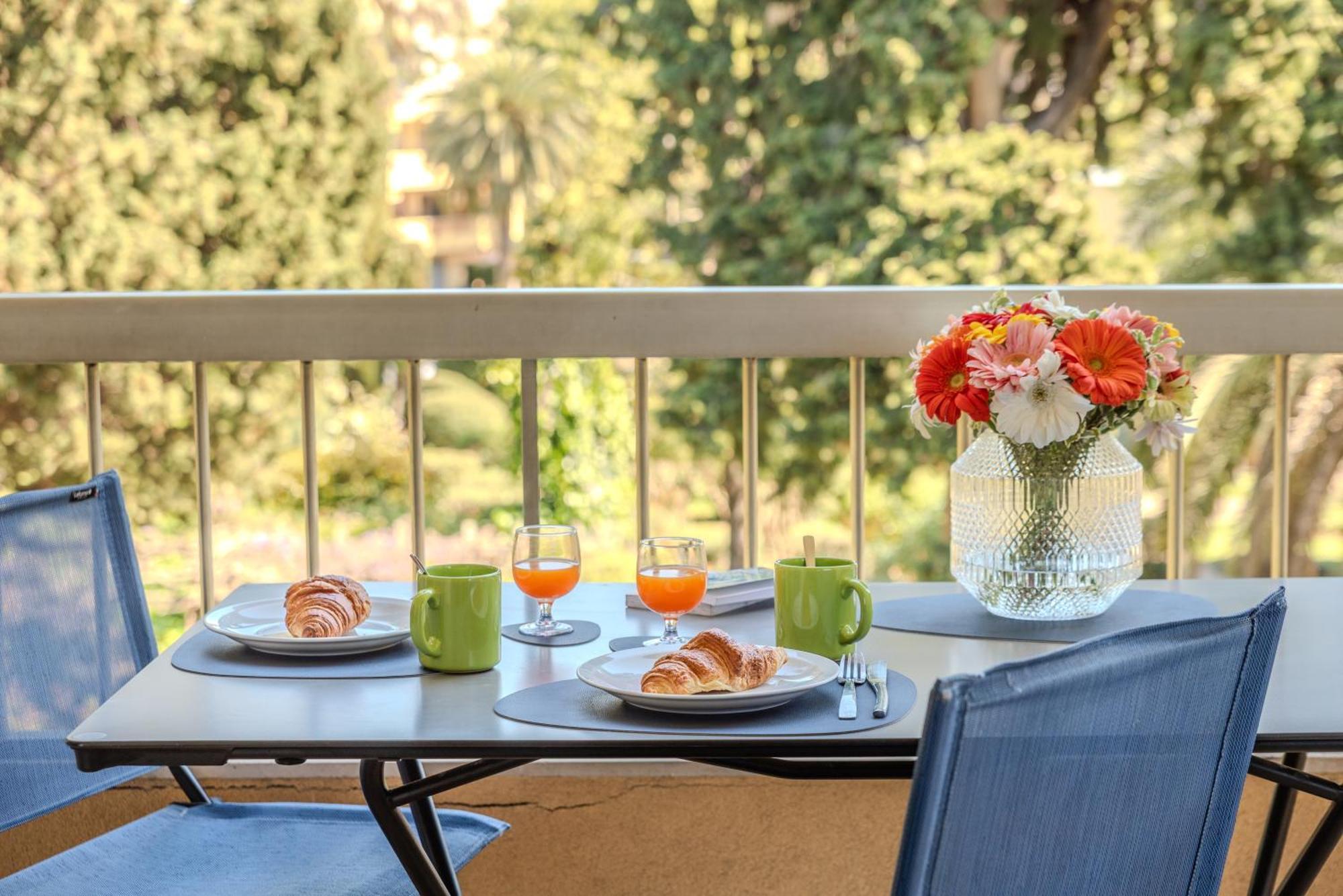 Les 15 Pins & La Mer -Your Green Getaway Near Sea & Beach Антиб Екстериор снимка