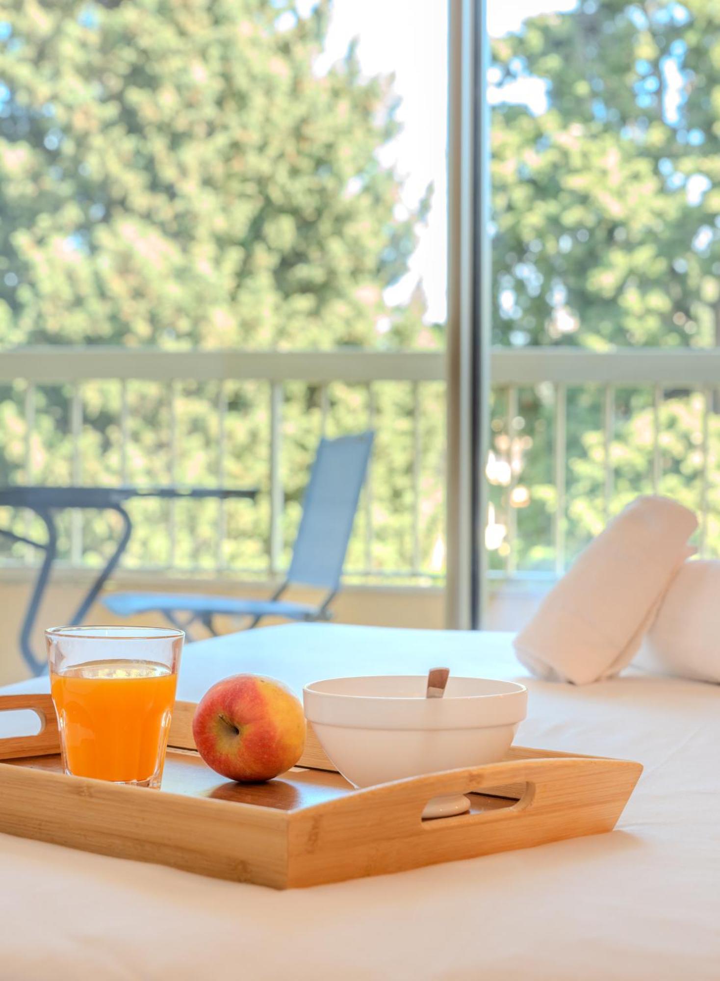 Les 15 Pins & La Mer -Your Green Getaway Near Sea & Beach Антиб Екстериор снимка